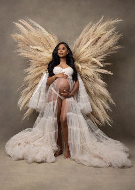 Maternity Shoot Black Women, Mommy Pictures, Mommy Daughter Photoshoot, Maternity Picture Outfits, Announcement Photoshoot, Maternity Studio Photoshoot, Baby Announcement Photoshoot, Baby Shower Pictures, Black Motherhood