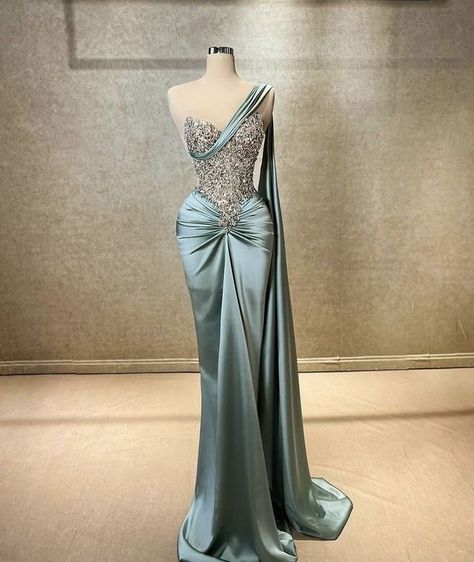 #FilmFestival #PageantStyle #RedCarpetFashion #CustomDesign #GlamourEvents #custom #Elegant Simple Long Dress, Prom Inspiration, Green Formal Dresses, Classy Gowns, Strapless Evening Dress, Prom Dress Inspiration, Glamorous Dresses, Mermaid Princess, Pretty Prom Dresses