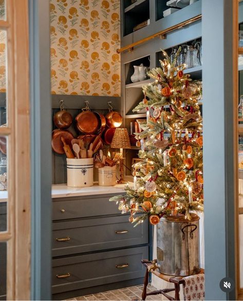 Martha Stewart Holiday, Cozy Christmas Decor, Traditional Christmas Decorations, Christmas Interiors, Christmas Time Is Here, Christmas Decorations For The Home, Merry Little Christmas, Christmas Kitchen, Country Christmas