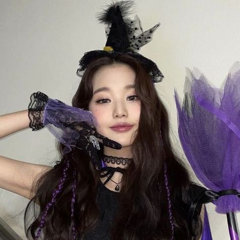 Aesthetic Halloween Pfp, Kpop Halloween Costume, Kpop Costume, Halloween Icons, Halloween Girl, Kpop Guys, Kpop Aesthetic, Girl Icons, Kpop Girl Groups