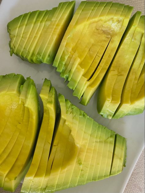 #avocado #avocadotoast #breakfast #snacks #aesthetic #greens #healthy #fruits #vegetables #healthysnack #food Healthy Fats Aesthetic, Avocados Aesthetic, Avacados Aesthetic, Superhuman Diet, Aesthetic Avocado, Avocado Aesthetic, Colorful Meals, Snacks Aesthetic, Sliced Avocado