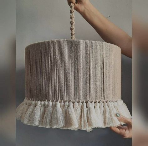 Diy Tassel Lampshade, Diy Macrame Chandelier, Boho Lamp Shade Diy, Macrame Ideas Home Decor, Diy Rattan Lampshade, Macrame Lamp Shade Tutorial, Diy Boho Lampshade, Macrame Lampshade, Boho Crafts Diy