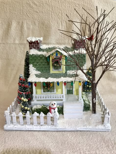 Tiny Christmas Houses Diy, Christmas Mini Houses, Diy Christmas Houses Village, Christmas Miniatures Diy, Diy Christmas Houses, Little Christmas Houses, Office Christmas Decorations Cubicles, Christmas Tree Village Display, Christmas Tree Village