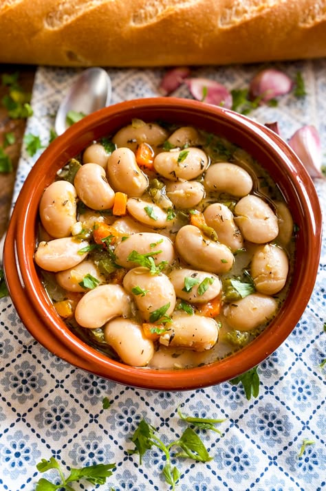 Melt-In-Your-Mouth Butter Beans (Lima Beans) | Easy & Delicious Recipe Spanish Beans, Lima Bean Recipes, Spanish Cooking, Butter Beans Recipe, Histamine Diet, Canned Butter, Low Histamine, Lima Bean, Lima Beans