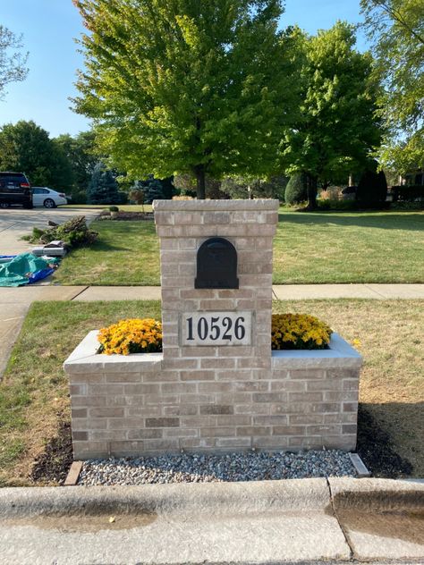 Painted Brick Mailbox Ideas, White Brick Mailbox Ideas, Brick Mailbox Landscaping, Brick Mailbox Ideas Curb Appeal, Mailbox Ideas Brick, Stone Mailbox Ideas Curb Appeal, Brick Mailbox Ideas, Stone Mailbox Ideas, Mailbox Brick