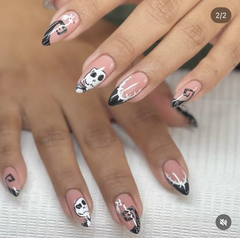 French Tips White, Sally Nails, The Nightmare Before Christmas Halloween, Nightmare Before Christmas Nails, Nail Art Halloween, Holloween Nails, Xmas Nail Art, Halloween Nails Easy, Whatsapp Wallpaper Cute