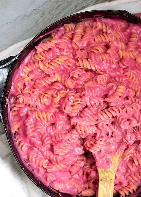 Pink Mac N Cheese, Pink Entree Food, Pink Colored Food, Pink Pasta Salad, Healthy Pink Food, Pink Meals, Pink Food Recipes, Pink Foods For Party, Magenta Food