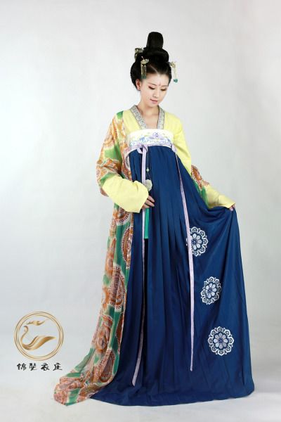 Tang Dynasty Clothing, Sui Dynasty, Modern Chinese Dress, Asian Style Clothes, Asian Traditional Clothes, Dynasty Clothing, Traditional Asian Dress, Chinese Traditional Costume, Ancient Chinese Clothing