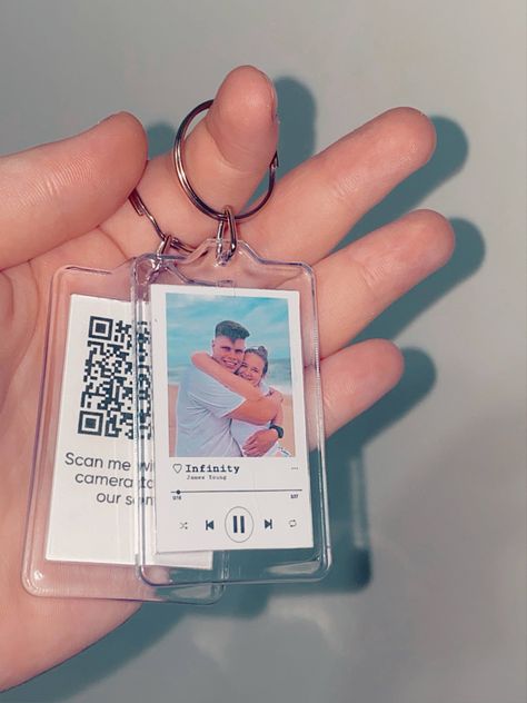 Customized Boyfriend Gifts, Keychain Gifts For Boyfriend, Perfect Gifts For Boyfriend Birthday, Boyfriend Keychain Ideas, Bff Keychains Diy, Spotify Keychain Diy, Spotify Gift Idea, Cute Long Distance Relationship Gifts, Customize Keychain