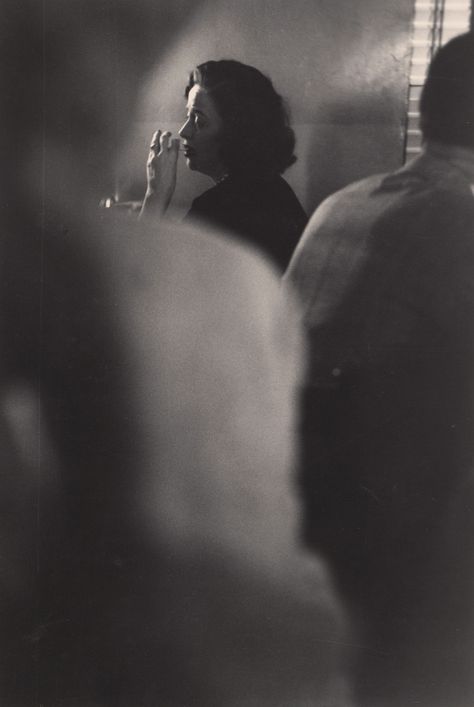 Saul Leiter, Minimal Photography, Bnw Photography, Great Photographers, Street Photo, Love Photos, Photographic Art, Film Stills, Photography Inspo