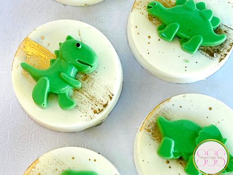 Oreo Lollipops, Dinosaur Birthday Party Favors, Oreo Popsicles, Rice Krispies Pops, Covered Oreo Cookies, Popsicles Cake, Graduation Party Desserts, Birthday Dinosaur, Kids Easter Basket