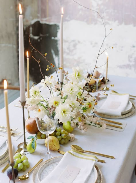 Wedding Ideas Elegant Romantic Simple, Art Deco Table Decor, Refined Wedding, Fruit Wedding Table, Organic Florals Wedding, Minimal Florals Wedding, Fruit Tablescape Wedding, Fruit Wedding Centerpieces, Fine Art Wedding Flowers