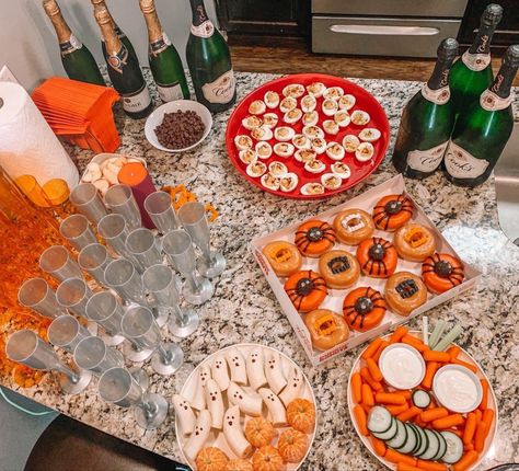 Brunch Ideas Halloween, Halloween Themed Brunch Ideas, Fall Brunch Birthday Party Ideas, Halloween Birthday Brunch, Halloween Sip And See, Hocos Pocos Themed Food, Spooky Date Night Food, Halloween Theme Brunch, Halloween Brunch Decor