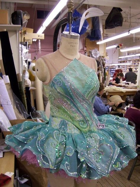 mia on X: "why did nobody tell me there was a live show of barbie fairytopia in 2005 and the costumes looked like this??? https://t.co/ScN9nPt0El" / X Barbie Fairytopia, Fairy Clothes, Ballet Costumes, Fairy Dress, Live Show, Fancy Outfits, Fantasy Fashion, Performance Outfit, Barbie Girl