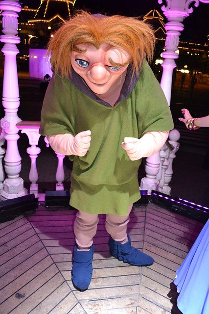 Meeting Quasimodo at Town Square | One evening, during our D… | Flickr Ugly Disney Characters, Disneyland Photos, Central Plaza, Disney Pics, Main Street Usa, Tokyo Disneyland, Town Square, Disney Costumes, Disney Character