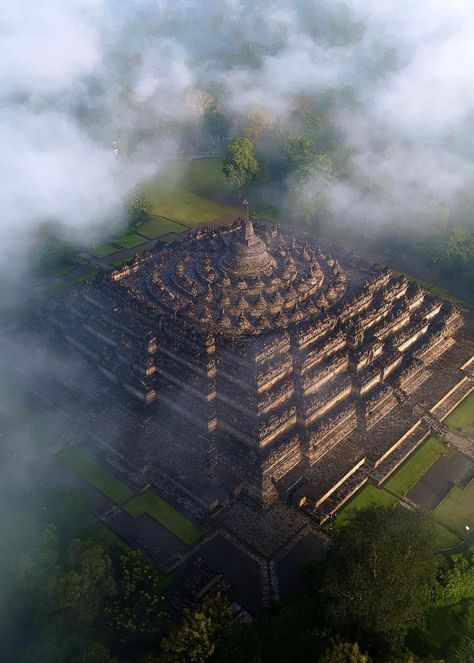 Borobudur Temple, Indonesia Indonesia Temple, Borobudur Temple, Temple Photography, Travel Moments, Ancient Buildings, Temple Design, Java, Portal, Portrait Photography