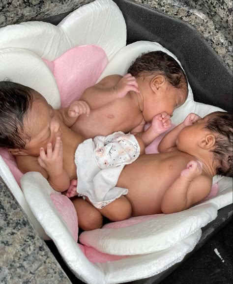 Newborn Triplets, Newborn Black Babies, Collateral Beauty, Cutest Babies Ever, Cute Pregnancy Pictures, Mommy And Baby Pictures, Cute Mixed Babies, I Miss Them