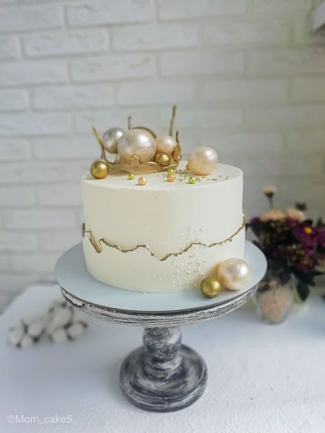 80thbirthday Cake, Women’s Birthday Cake, Mario Birthday Cake, Elegant Cake Design, 50th Anniversary Cakes, Wedding Cake Display, Single Tier Cake, Golden Cake, 21st Cake