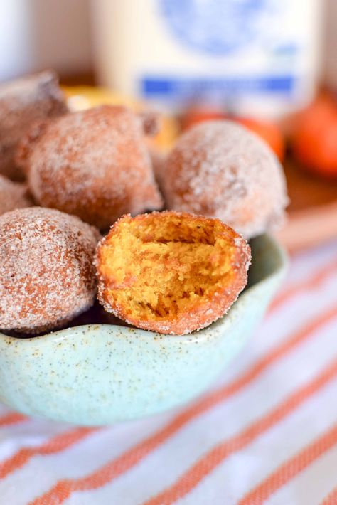 Deep Fried Pumpkin Donuts Recipe, Pumpkin Donut Holes Fried, Fried Donut Holes, Donut Holes Recipe, Deep Fried Donuts, Fried Pumpkin, Spiced Pretzels, Pumpkin Donut Holes, Pumpkin Donuts Recipe