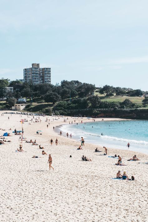 Bondi to Coogee Beach Coastal Walk, Sydney, Australia  https://www.lifeofelliegrace.com/blog/bondi-to-coogee-coastal-walk Travel Outfit Winter Cold Weather, Crowds Of People, Travel Map Diy, Coogee Beach, Sydney Beaches, Diy Travel Journal, Travel Outfit Summer, Travel Maps, Beauty Lifestyle