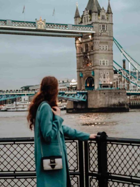 London Instagram Captions, Instagram Captions For Pictures, London Quotes, Aesthetic London, Short Instagram Captions, Retro Outfit, Outfit Retro, Aesthetic Captions, Travel Captions