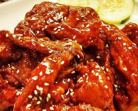 Korean Chicken BBQ Recipe Korean Fire Chicken, Korean Bbq Chicken Thighs, Korean Style Bbq Chicken, Korean Barbeque Chicken, Bar B Que Chicken, Chicken And Beer Korean Aesthetic, Kare Kare Recipe, Barbeque Party, Korean Chicken