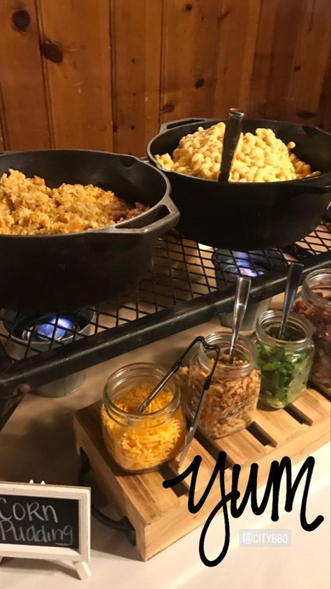 Mac And Cheese Bar Wedding Food Stations, Southern Wedding Food Ideas, Bbq Party Food Table Display, Cold Catering Ideas, Wedding Mac N Cheese Bar, Mac And Cheese Buffet, Mac And Cheese Bar Parties, Wedding Mac And Cheese, Bbq Catering Ideas