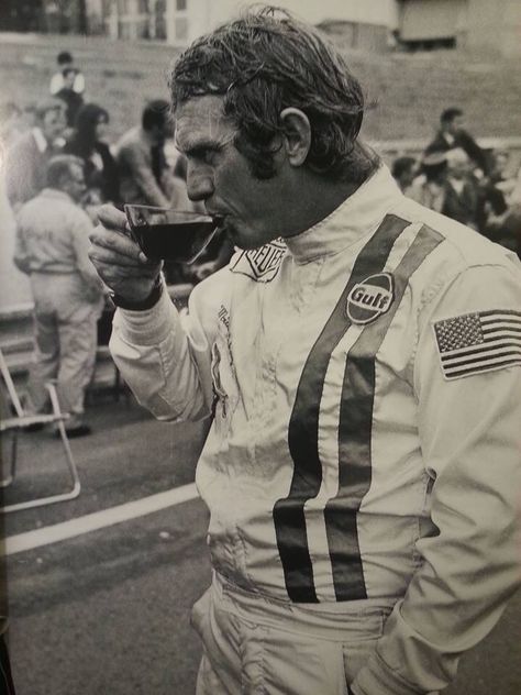 Mr McQueen Steve Mcqueen Le Mans, Leonardo Dicaprio Movies, Steve Mc, Mc Queen, Tomorrow Is Another Day, Slim Aarons, Mv Agusta, American Icons, Drinking Coffee