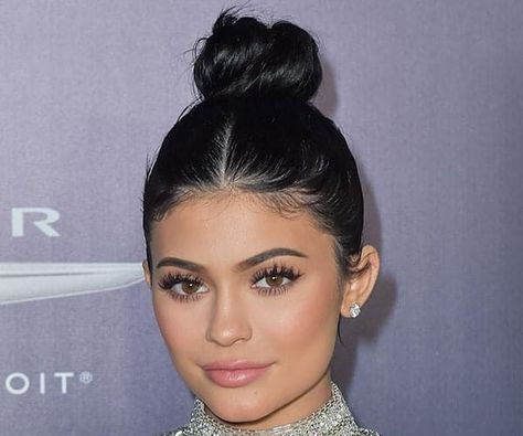 Tight Bun Hairstyles, Low Braided Bun, Kylie Jenner Eye Makeup, Chignon Simple, Hairstyle Braided, Pageant Hair, Top Knot Hairstyles, Braided Bun Hairstyles, Kawaii Hairstyles