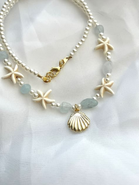 Shell With Pearl Necklace, Summer Jewelry Beach Necklaces, Ocean Necklace Aesthetic, Sea Necklace Aesthetic, Coastal Jewelry Aesthetic, Pearl Shell Necklace, Beach Beaded Jewelry, Beachy Beaded Jewelry, Sea Jewelry Aesthetic