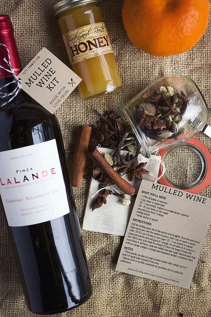 How-to Make a Mulled Wine Kit Diy Mulled Wine Gift, Mulled Wine Gift Diy, Mulled Wine Spices Gift, Mulled Wine Gift Set, Mulled Wine Gift Basket, Mulled Wine Gift, Mulled Wine Kit, Homemade Mulled Wine, Mulled Wine Spices