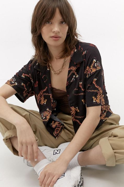 UO Tiger Print Crepe Shirt | Urban Outfitters Tiger Print Shirt, Outfit Primavera, Shirt Short Sleeve, Tiger Print, Camping Shirt, Print Shirt, Comfortable Outfits, Short Sleeve Blouse, Collar Shirts