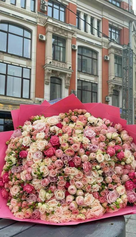 Biggest Bouquet Of Roses, Huge Flower Bouquet, Flower Boquettes, Big Flower Bouquet, Huge Bouquet Of Flowers, Large Bouquet Of Flowers, Huge Flowers, Luxury Flower Bouquets, My Saves