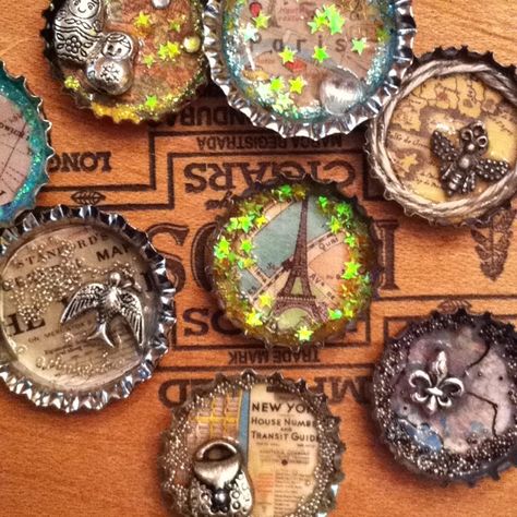 Corcholatas Ideas, Reuse Bottles, Diy Bottle Cap Crafts, Bottle Top Crafts, Bottle Cap Projects, Vintage Maps Art, Bottle Cap Jewelry, Art Bottle, Jewels Diy