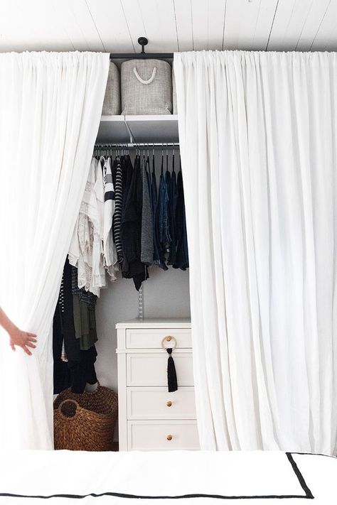 Inspiration Dressing, Curtain Wardrobe, Elfa Shelving, Diy Daybed, Small Closet Space, Closet Curtains, Open Closet, Diy Wardrobe, Small Closets