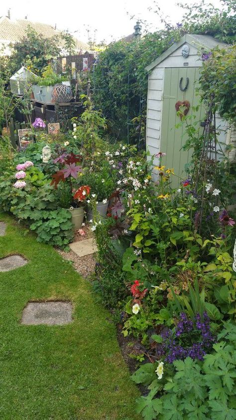 Allotment Sheds Ideas, Landscape Ideas Modern, Front Lawn Landscape Ideas, Front Yard Oasis, Tiny Shed, Yard Oasis, Lawn Landscape, Cottage Garden Design, English Cottage Garden