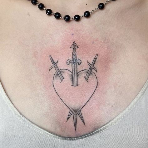 tarot card three of swords on skin tattoo Three Of Swords Tattoo Traditional, Ace Of Cups Tattoo, 3 Of Swords Tattoo, Three Of Swords Tattoo, Tattoo Medieval, Swords Tattoo, Three Of Swords, Tiny Tats, Fun Tattoos