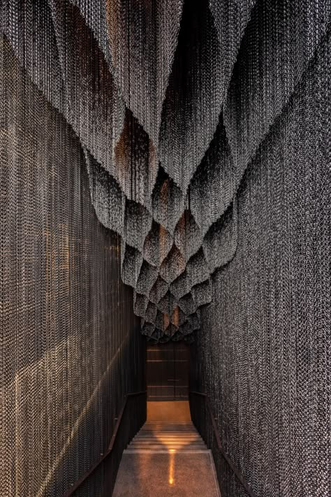 Kengo Kuma's Aluminum Chain Staircase in Gaudí’s Casa Batlló Dramatic Staircase, Gaudi Architecture, Wedding Reception Design, Visit Barcelona, Kengo Kuma, Japanese Architect, Art Nouveau Architecture, Metal Curtain, Ceiling Installation