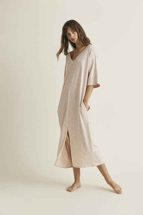 Second Skin Fantasy Wedding Dresses, Lounge Wear Stylish, Best Loungewear, Old Sweatshirt, Room Wear, Loungewear Fashion, Home Wear Women, Homewear Woman, Loungewear Outfits