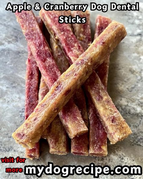 Diy Dog Treats Healthy, Cranberry Dog Treats, Dog Dental Treats, Pet Treats Recipes, Easy Dog Treat Recipes, Dog Treats Homemade Easy, Dog Biscuits Homemade, Easy Dog Treats, Vegan Dog