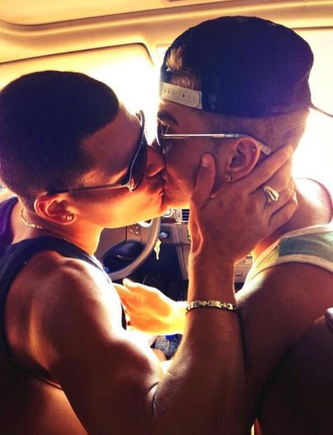 Justin Bieber Kissing, Perfect Kiss, Justin Bieber Photos, Men Kissing, I Love Justin Bieber, Love Justin Bieber, Same Love, Gay Love, Man Photo