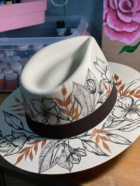 Fabric Paint Shirt, Kinds Of Hats, Painted Hats, Painted Bags, Painted Jeans, Summer Sun Hat, Hat Ideas, Fancy Hats, Painted Clothes