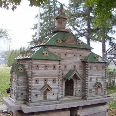 Amazing bird house - more like a bird hotel!  http://thegardeningcook.com/bird-houses/ House Plans For Sale, Bee Houses, Birdhouses Bird Feeders, Beautiful Birdhouses, Birdhouses Rustic, Garden Birdhouses, Wooden Bird Houses, Bird House Plans, Unique Bird Houses