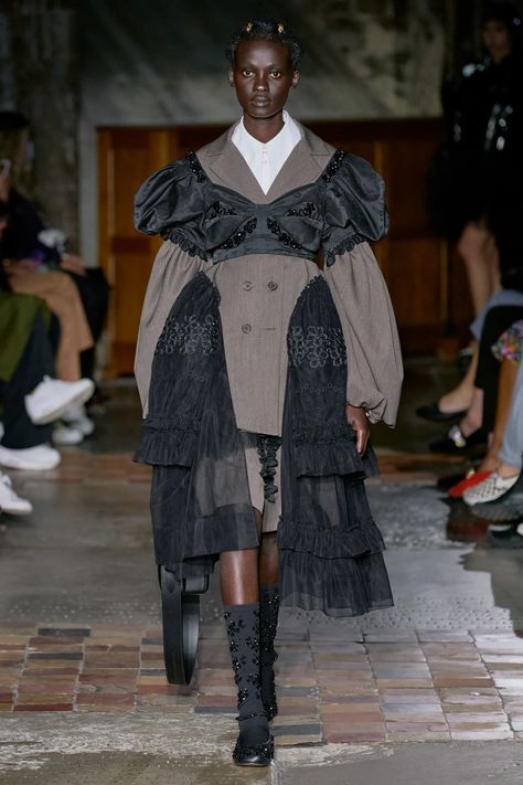 Simone Rocha Spring 2022 Ready-to-Wear Collection | Vogue Fashion Trend Report, Fashion Show Collection, Fashion Week Spring, Look Cool, London Fashion Week, Couture Fashion, Runway Fashion, Miu Miu, Fashion Item