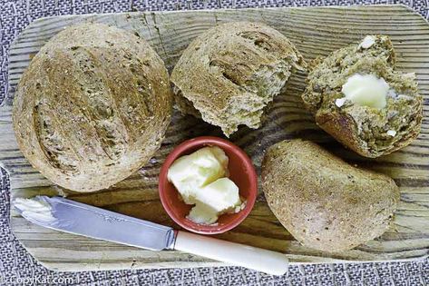 Saltgrass Steakhouse Shiner Bock Beer Bread | CopyKat Recipes Saltgrass Bread Recipe, Shiner Bock Beer Bread, Yeast Beer Bread Recipe, Saltgrass Steakhouse Recipes Copycat, Steakhouse Bread Recipe, Beer Cheese Bread Recipe, Steakhouse Bread, Restaurant Bread, Beer Cheese Bread