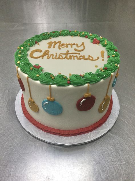 Christmas Round Cake Ideas, Christmas Cake Simple, Simple Christmas Cakes, Friendsgiving Cake, Fall Theme Cakes, Christmas Pastry, Dq Cake, Dq Cakes, Pastry Case