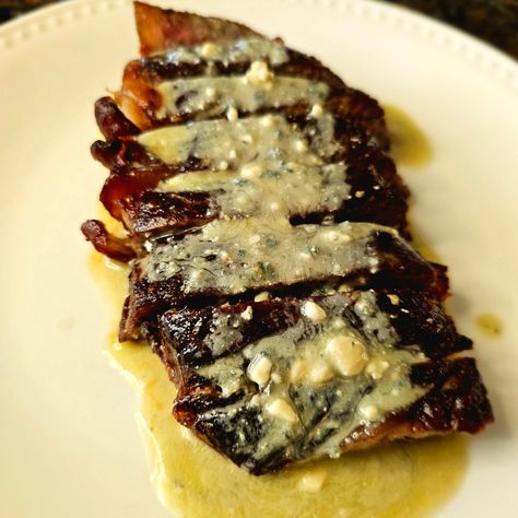 Steak with Roquefort Cheese Sauce Roquefort Cheese, Cheese Pairings, Carnivore Diet, Recipe Ingredients, Pan Seared, Cheese Sauce, Keto Diet Recipes, Unsalted Butter, Taste Buds