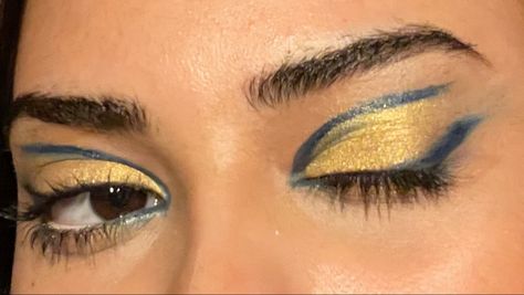 Yellow And Blue Eyeshadow Looks, Blue And Yellow Eyeshadow Looks, Yellow Blue Eyeshadow, Yellow And Blue Eyeshadow, Blue And Orange Makeup, Blue And Yellow Makeup, Creativity Motivation, Cheer Makeup, Fish Makeup