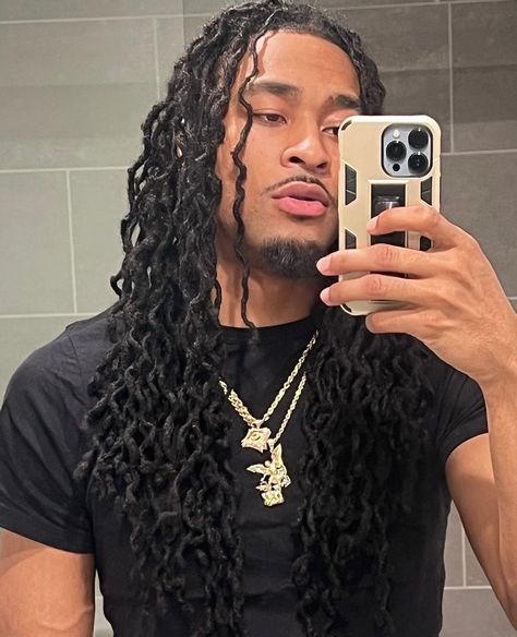 Messy Locs Men, Curly Dreads Men, Long Dreads Men, Faux Locs Men, Zae France, Dread Twist, Curly Dreadlocks, Curly Dreads, Mens Twists Hairstyles