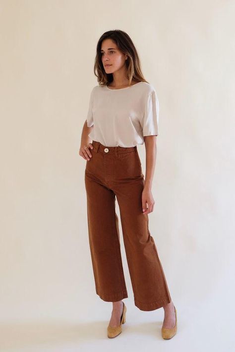 Altering Pants, Sailor Pants, Brown Pants, Mode Inspiration, Mom Style, White Shirt, Minimalist Fashion, Spring Summer Fashion, Women's Style